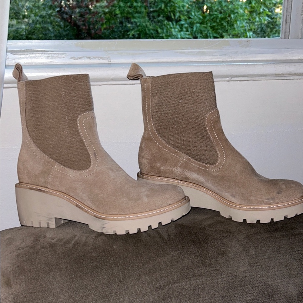 Dolce Vita. New. Women's Tan Suede Ankle Boots